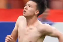 关于多特蒙德五连胜继续领跑积分榜，武磊主帅陷下课危机！的信息