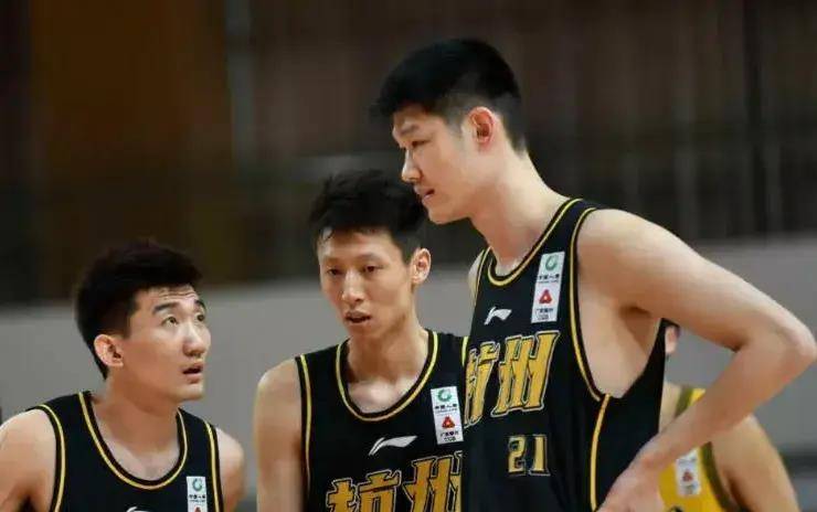 野鹧队大胜对手，成功晋级季后赛的简单介绍